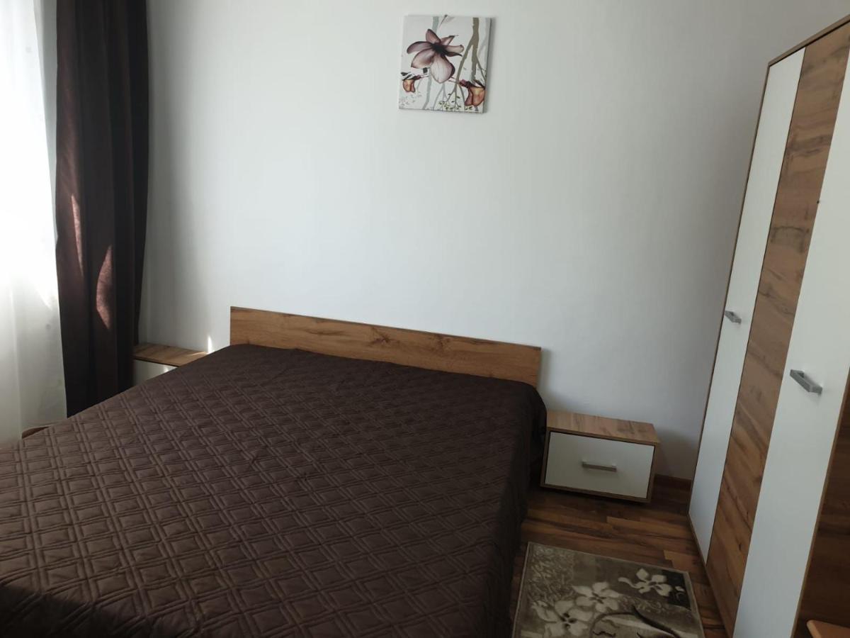 Cazare Apartament Cu 2 Camere Nehoiu Exterior foto